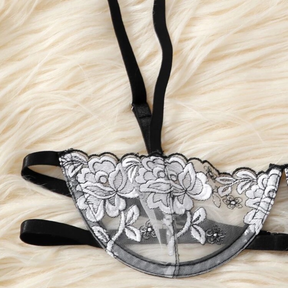 New Black & White Small Floral Embroidered Bra & Thong Lingerie Set - Picture 5 of 7